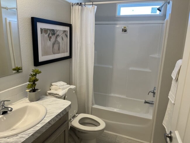 Building Photo - 343 Talbot St