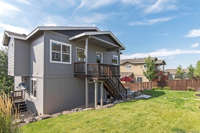 Building Photo - Beautiful home in NE Bend, conveniently lo...