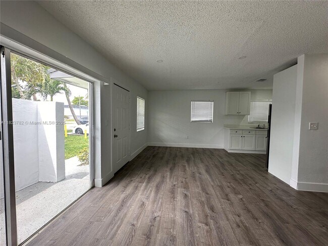 Building Photo - 6032 SW 25th St