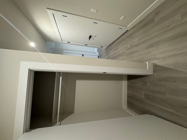 Building Photo - 451 E Pershing Rd