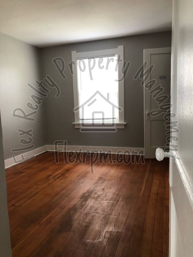 Building Photo - 1/2 off 1st month.....New on The Market......