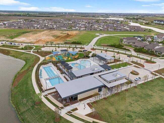 Building Photo - 15002 Bushy Bluestem Ct