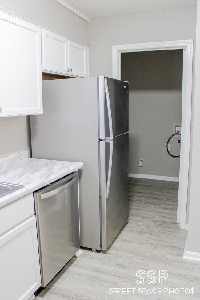 Building Photo - Travis