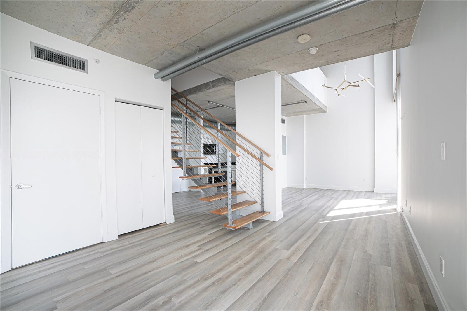 Building Photo - 690 SW 1st Ct