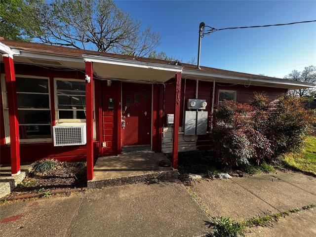 Primary Photo - 1513 N Lockhart St
