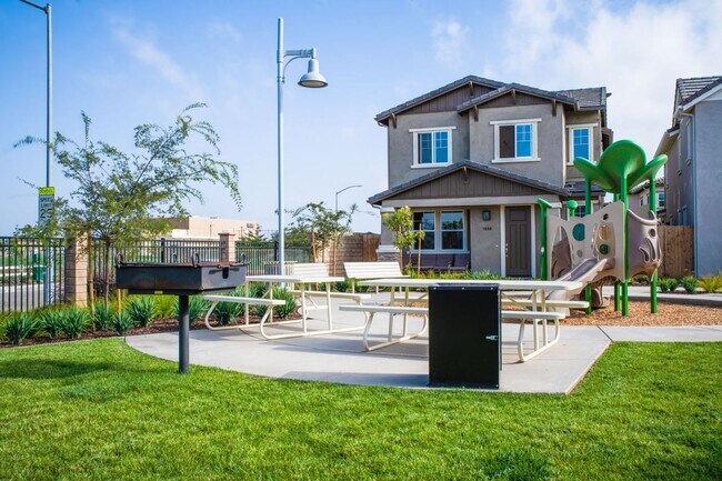 Building Photo - Luxury Gated Community Home Available in Santa Maria