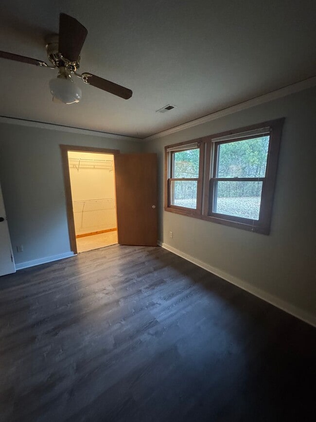 Building Photo - 2 bed 1 bath house