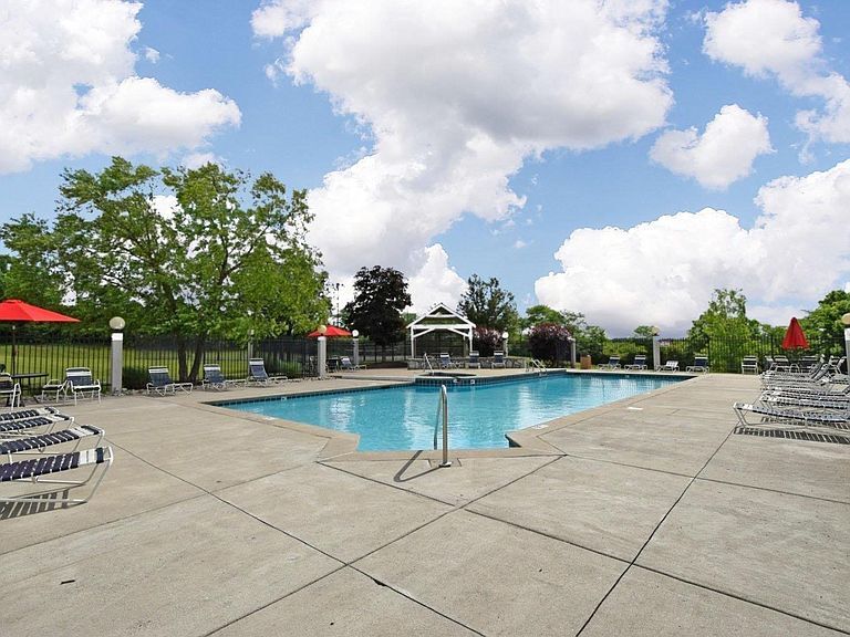 Pool 2 - 8892 Eagleview Dr