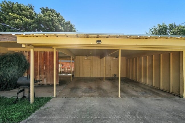 Building Photo - 3347 S 27th St