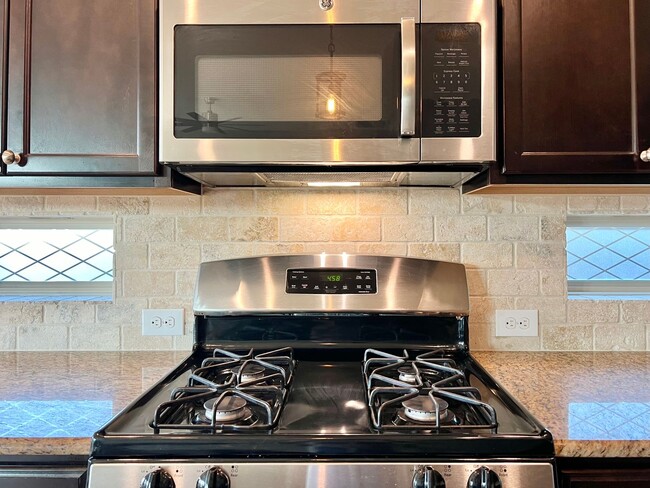 Building Photo - Gorgeous and spacious 4 bed 3.5 bath in Ka...