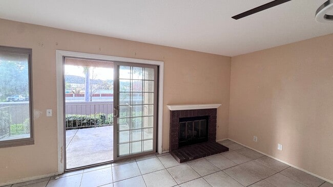 Building Photo - 2 bedroom condo in San Marcos