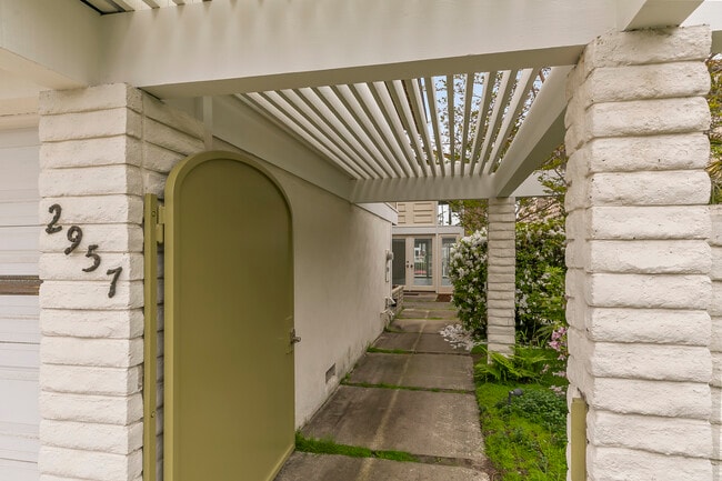 Building Photo - 2957 Seaview Ave