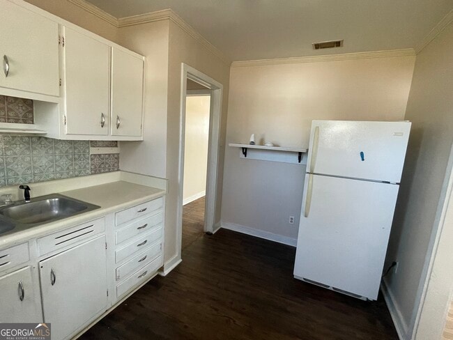 Building Photo - 712 Georgia Ave