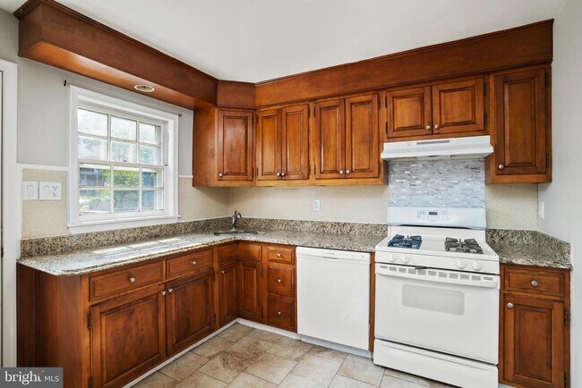 Building Photo - 1738 Glen Ridge Rd