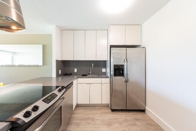 Building Photo - 100 Bayview Dr