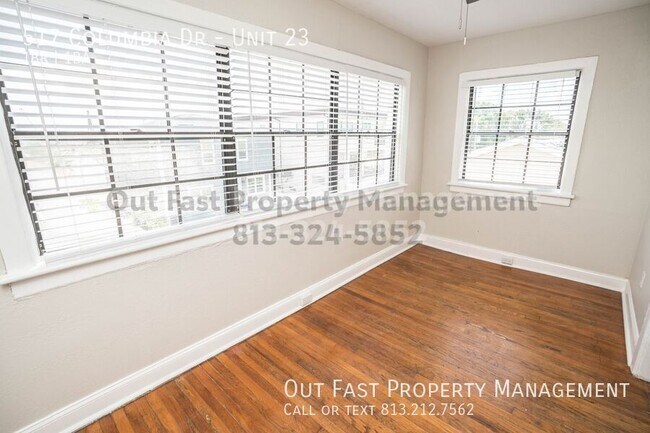 Building Photo - 517 Columbia Dr