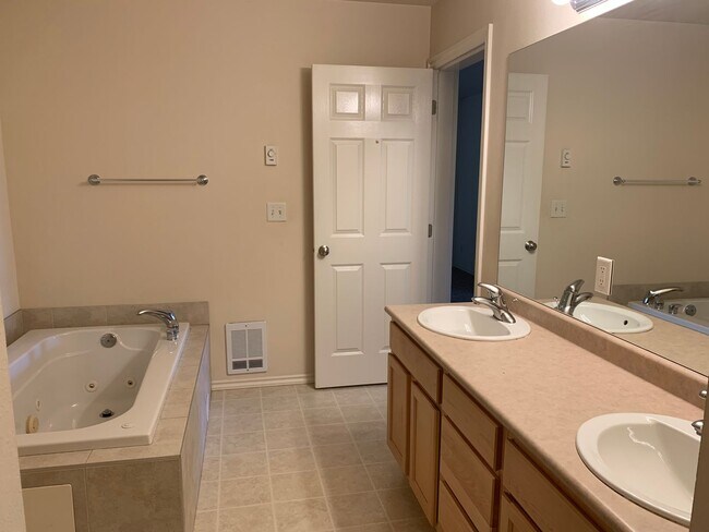 Building Photo - 322 E Bellis Fair Pkwy