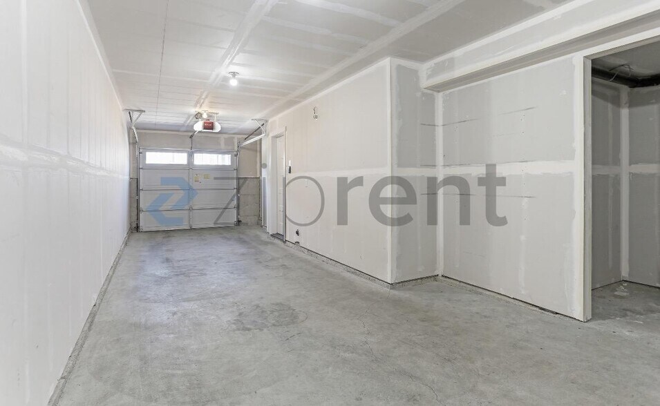 Building Photo - Unit l4