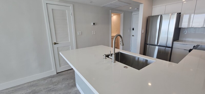 Building Photo - 2501 S Ocean Dr