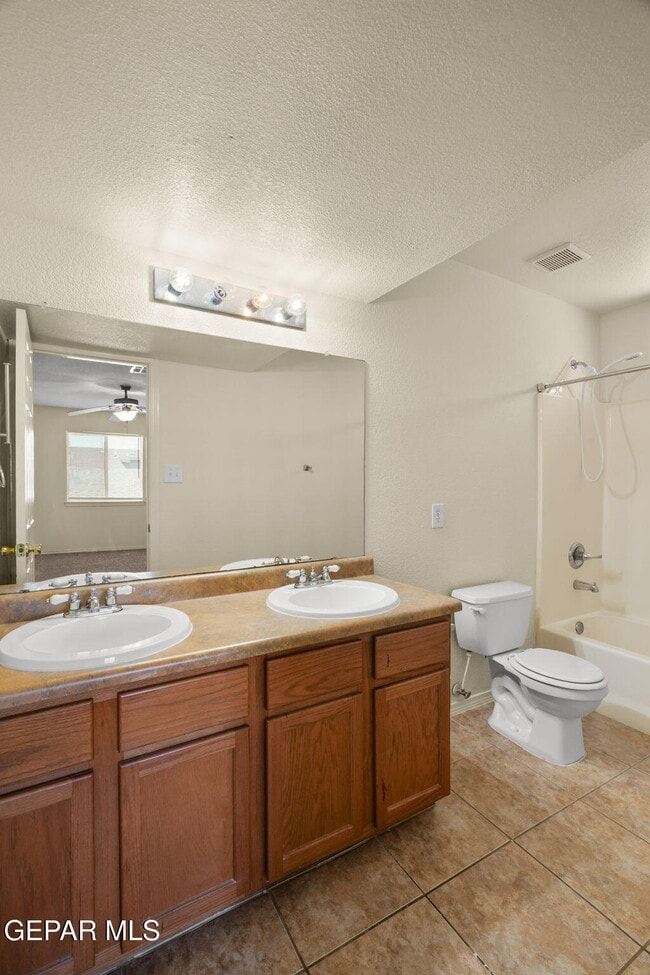 Building Photo - 4089 Tierra Bronce Dr
