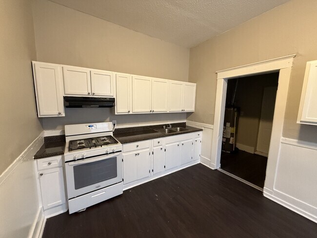 Building Photo - 852 Ioka Ave