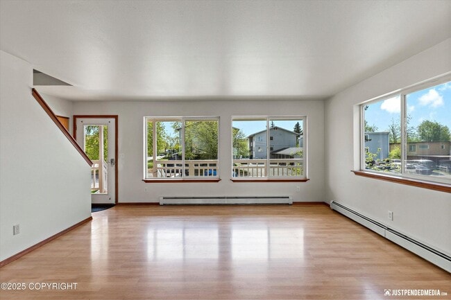 Building Photo - 437 E 14th Ave