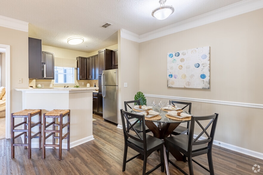 2BR, 2BA - 1,068SF - Chattahoochee Ridge