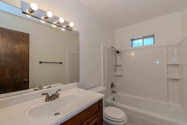 Building Photo - 450 Norvell St