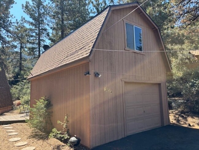 Building Photo - Charming Mountain Retreat with Loft & Scen...