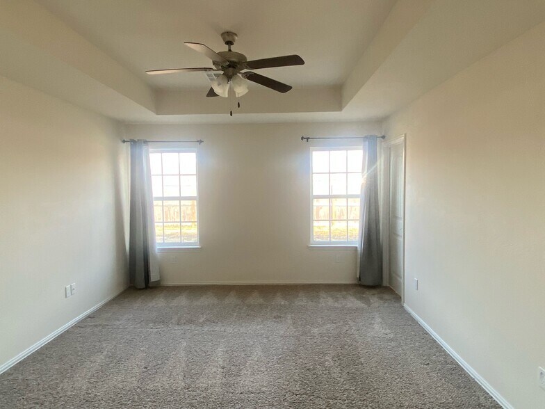 Building Photo - 3609 Scarlet Ln