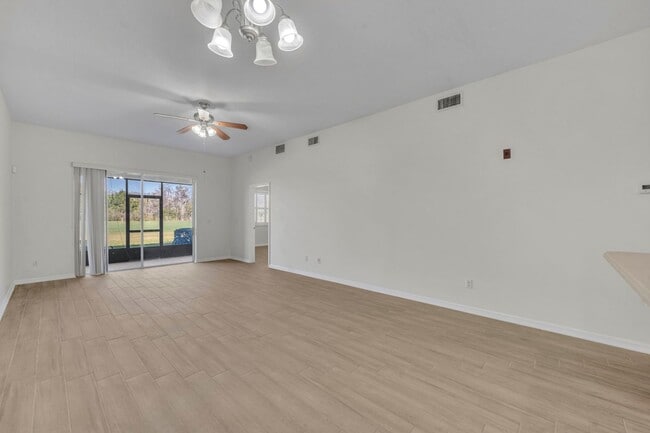 Building Photo - Golf Community Condo