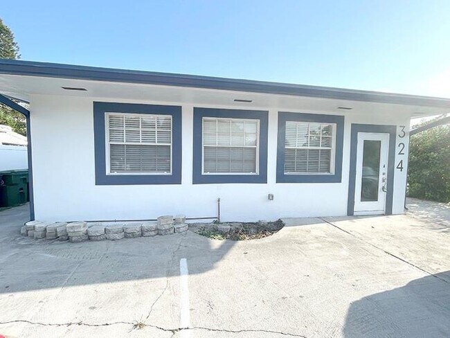 Building Photo - 324 SW 22nd St