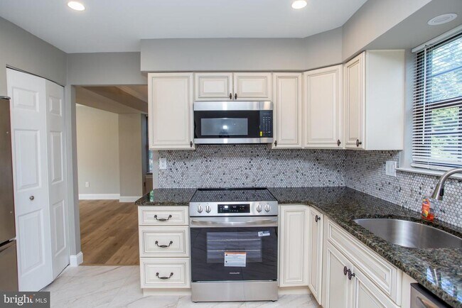 Building Photo - 19 Seton Hill Ct
