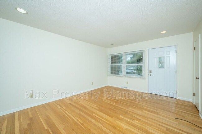 Building Photo - 5707 NW 66th Ave