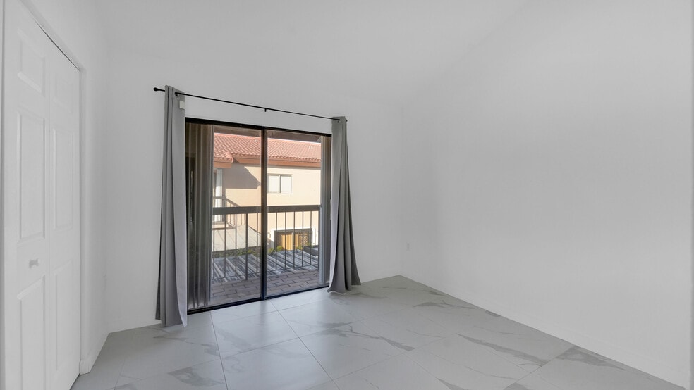 Building Photo - 1917 SW 107th Ave