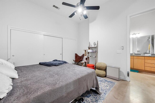 Building Photo - 507 Sabine St