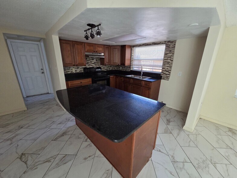 Building Photo - 9105 Hermitage Ln