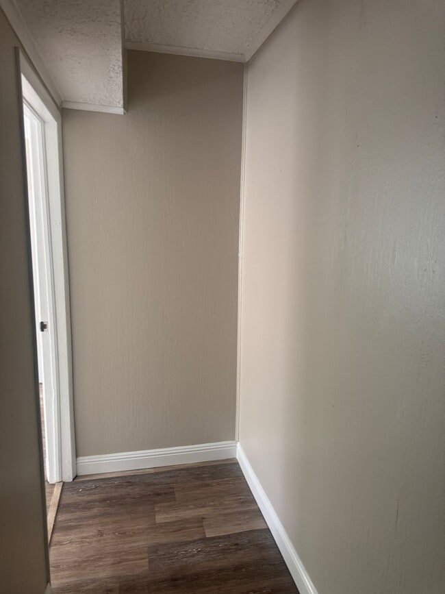 Building Photo - RARE CARSON LANE DUPLEX AVAILABLE