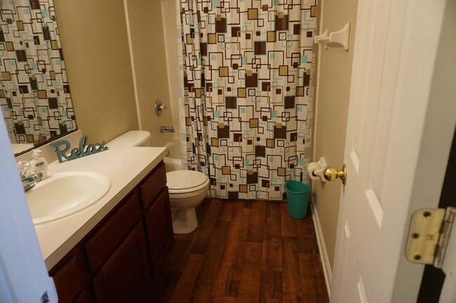Building Photo - Spacious town home in west Jacksonville