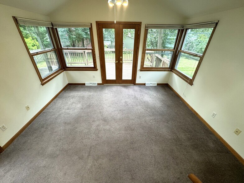 Building Photo - 306 S Owen Dr