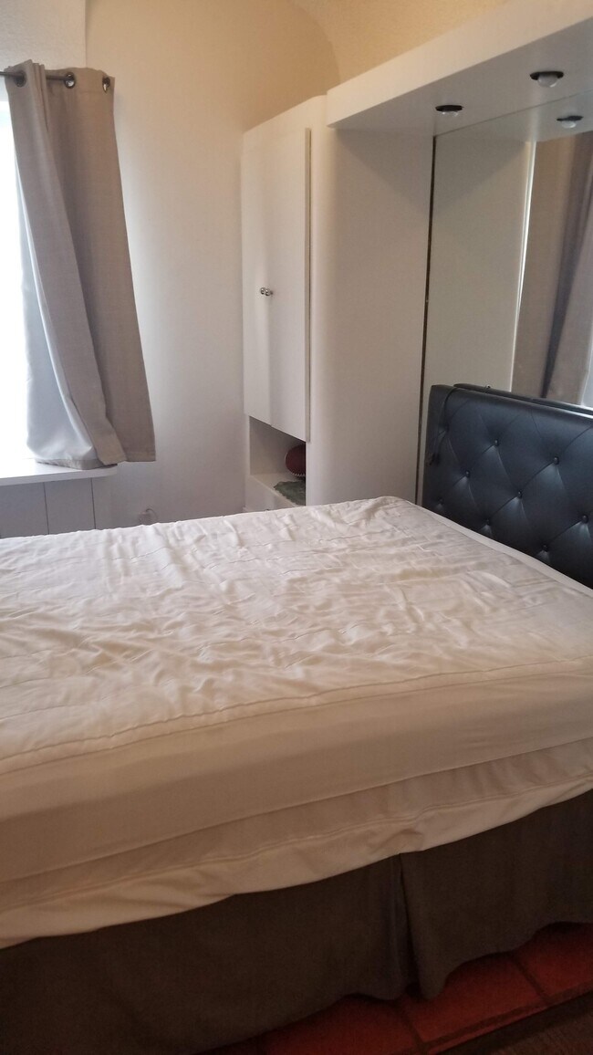 Building Photo - 7300 Ocean Terrace