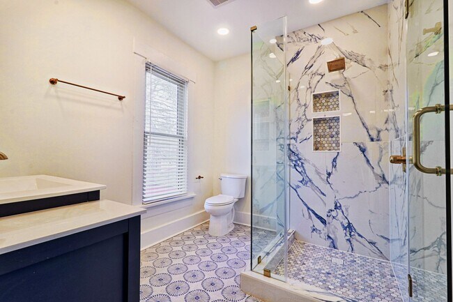 Building Photo - 916-918-918 Harrison Ave