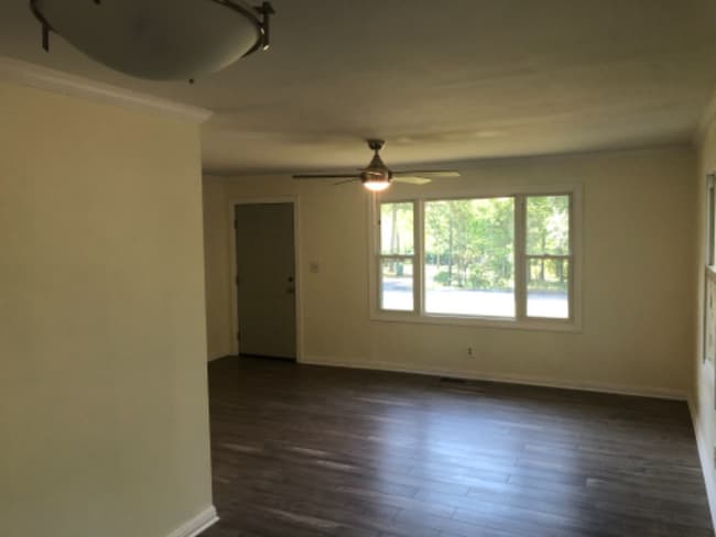 Building Photo - 406 Forest Cir