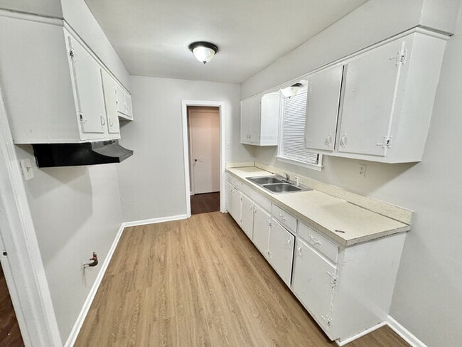 Building Photo - 3119 Queensgate Ave