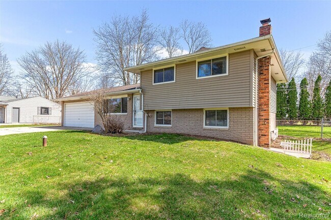 Building Photo - 25690 Glamorgan Dr