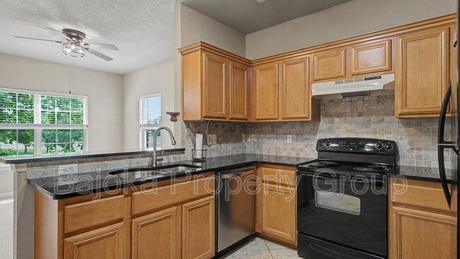 Building Photo - 43018 Burlington Dr