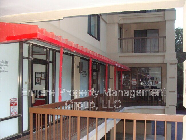 Building Photo - 1600 Park Cir