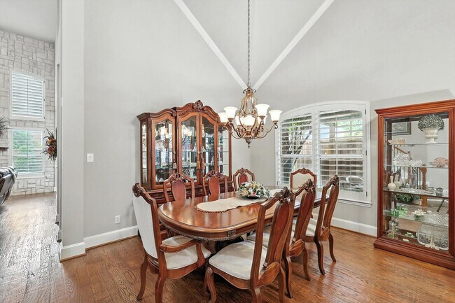 Building Photo - 2303 Chapelwood Dr