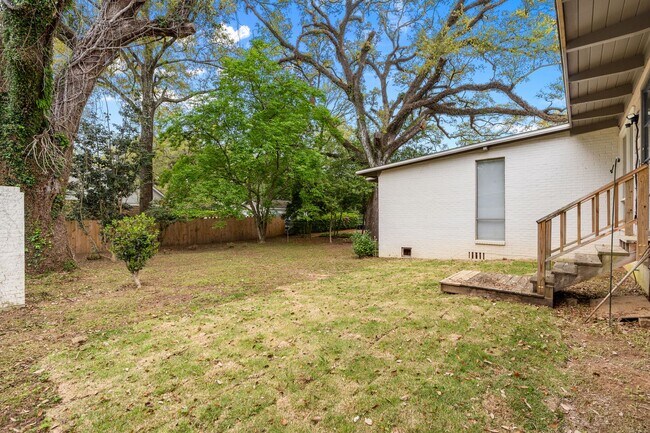Building Photo - 2/2 with carport - fenced backyard