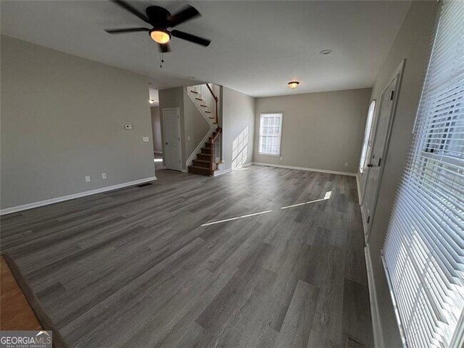 Building Photo - 1812 Lakewood Ave SE